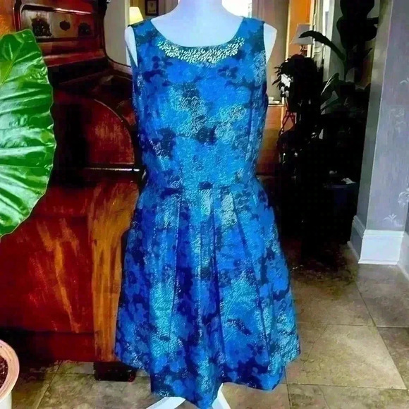 T Tahari size 10. Blue/black w/silver detail excellent condition fit and flare - Picture 3 of 13